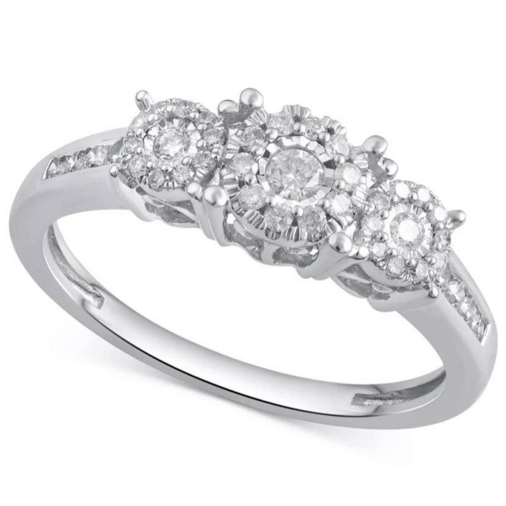Macy’s Dimond Engagement Ring ( 1/3 ct. t.w.) in 14K white gold